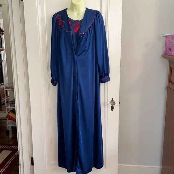 Vtg 60s/70s Shadowline navy blue & red nylon robe & nightgown set/embroidered